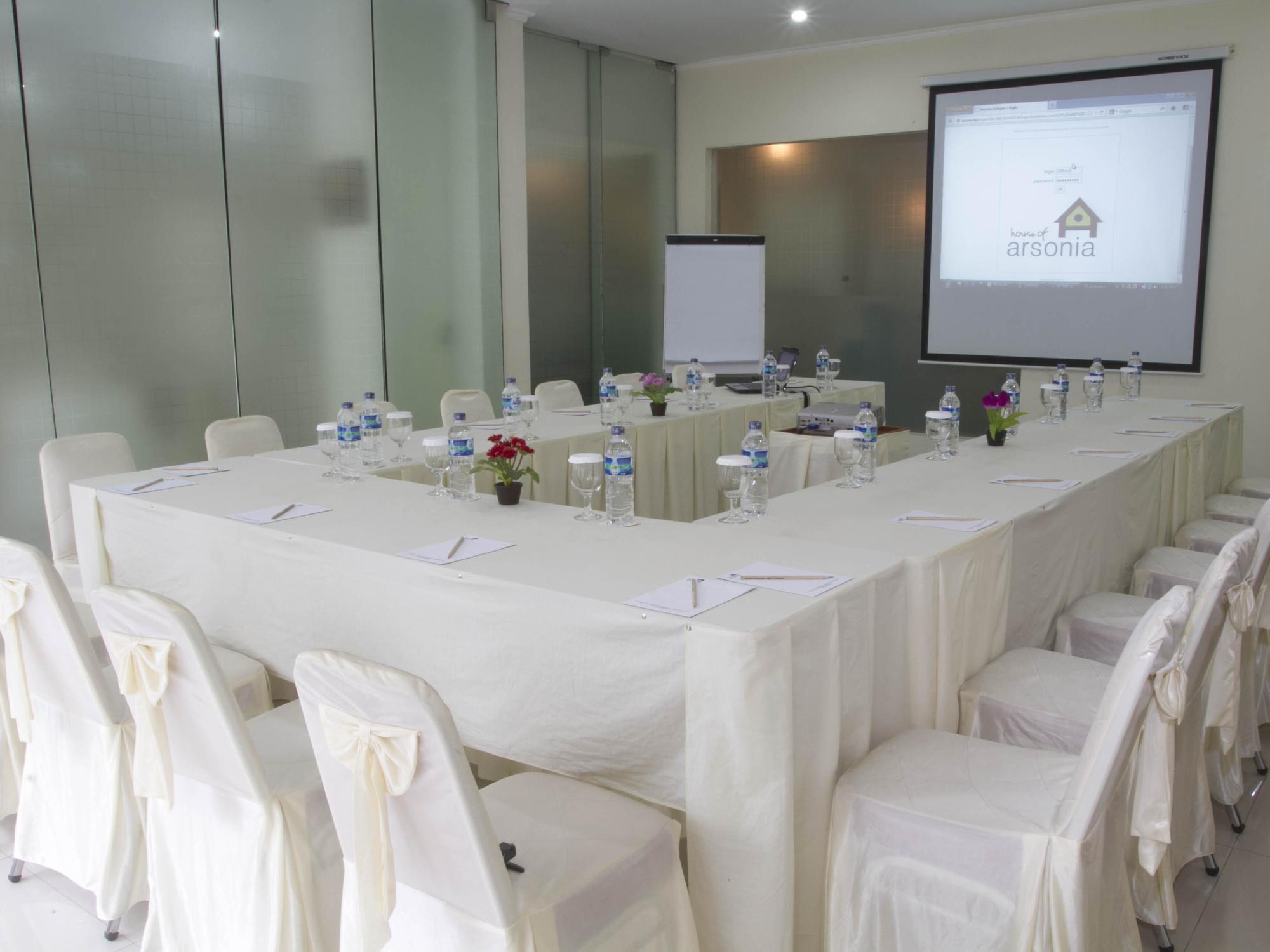 Hotel House Of Arsonia Tulip Jakarta Exterior foto