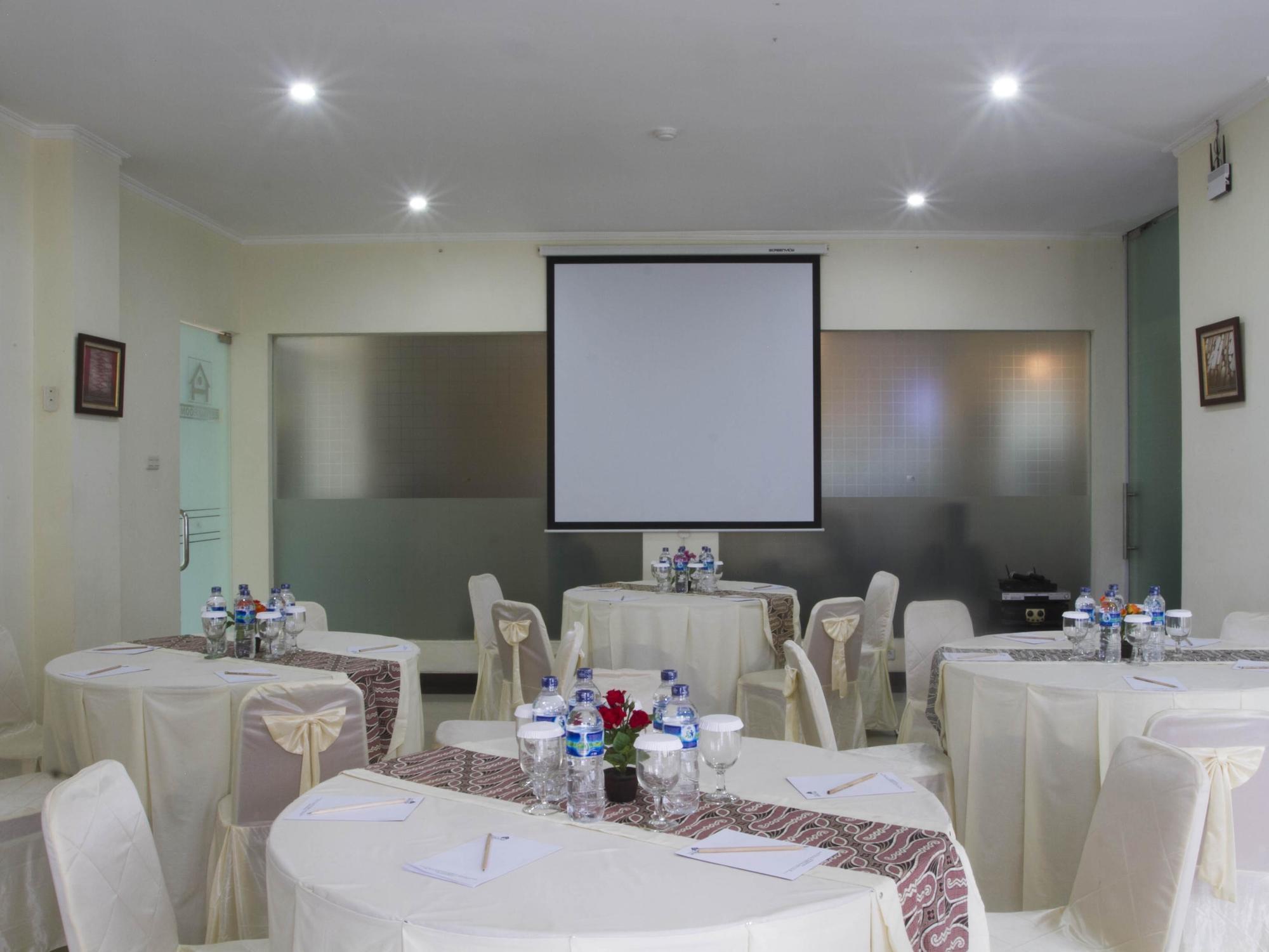 Hotel House Of Arsonia Tulip Jakarta Exterior foto